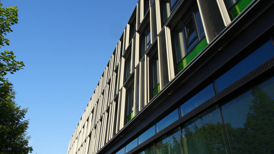 Architektur der Außenfassade des APB